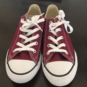 Maroon Converse size 3